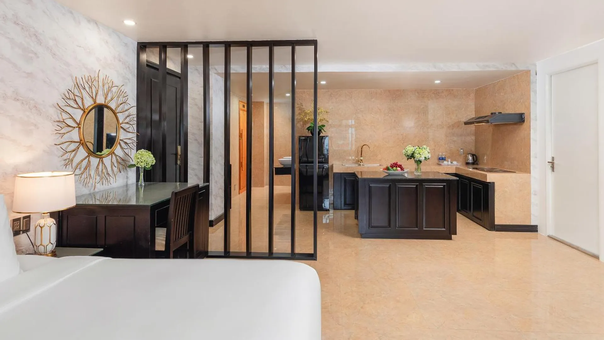 ***  Kay Hotel Da Nang - Near Dragon Bridge וייטנאם