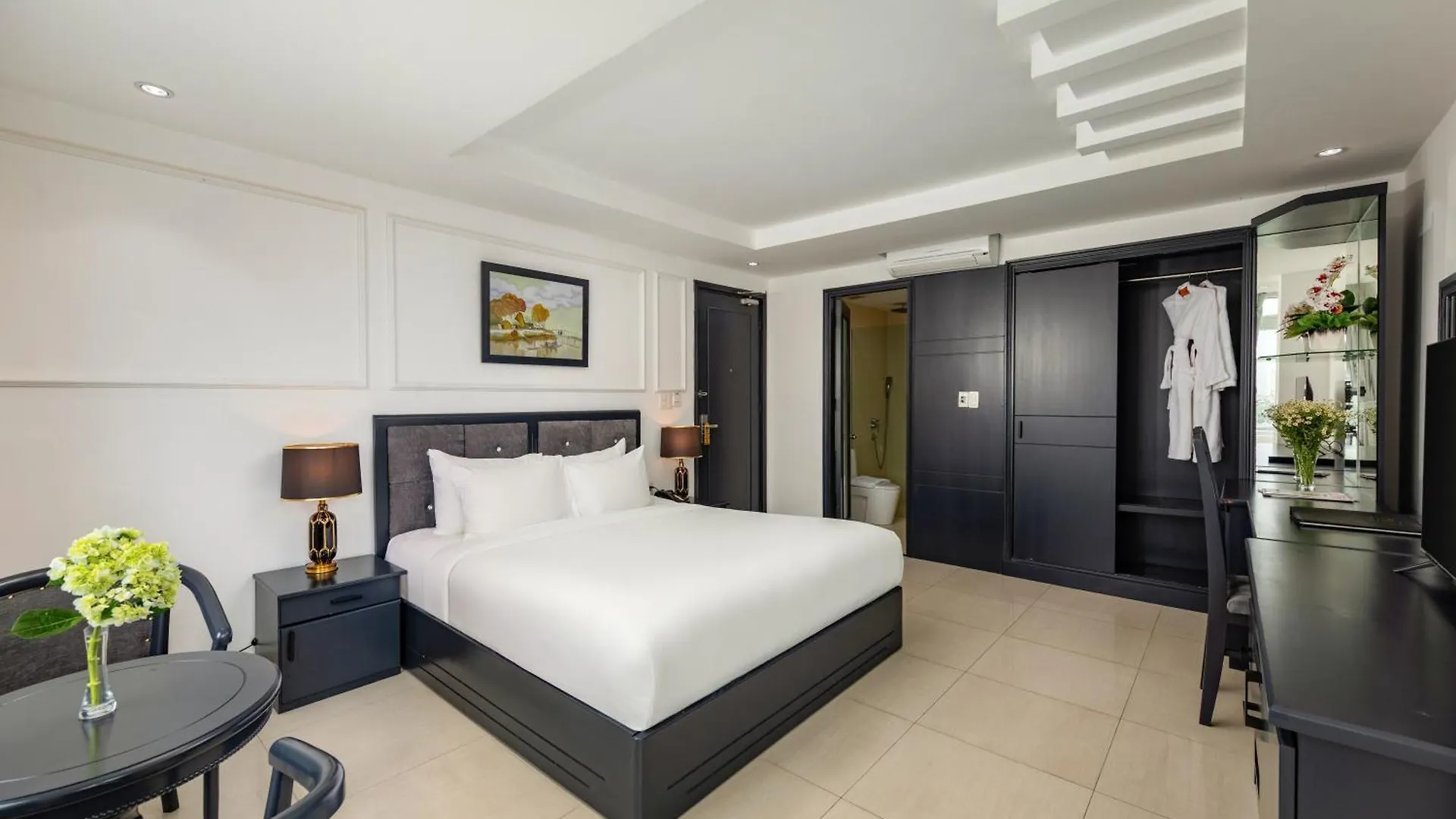 Kay Hotel Da Nang - Near Dragon Bridge