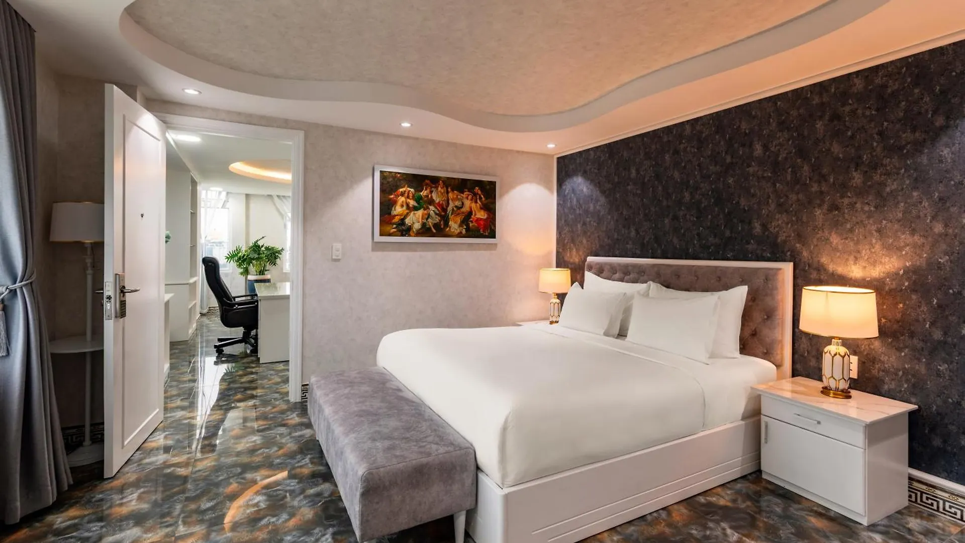 Kay Hotel Da Nang - Near Dragon Bridge